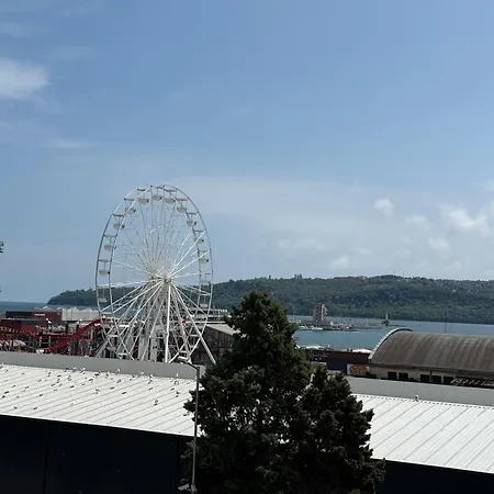Smile Old With Free Parking And Sea View アパート